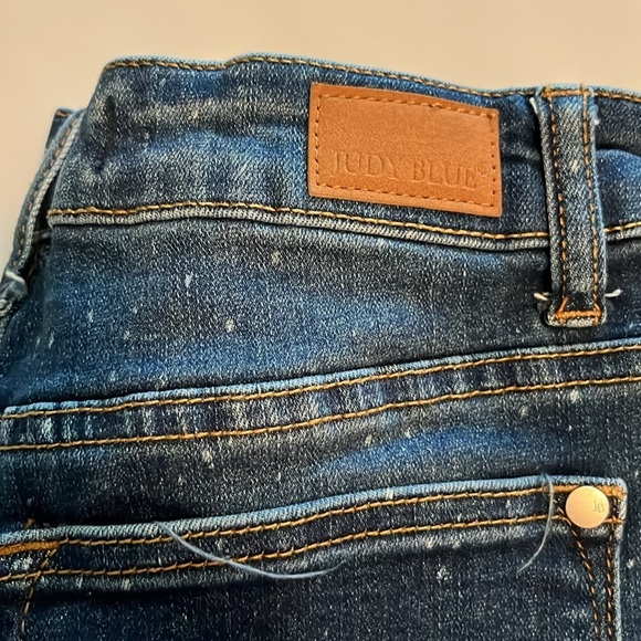 Judy Blue Mid Rise Shorts Size M - Picture 12 of 16